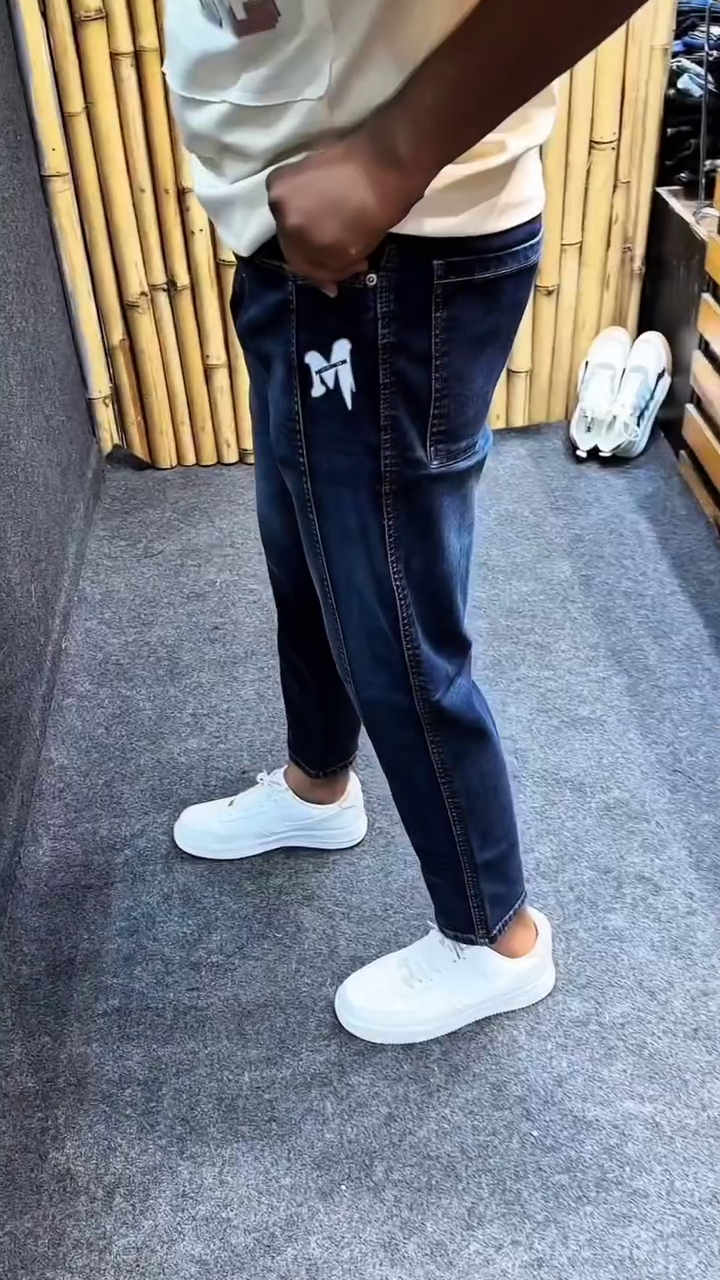 Men Mid-Wash Straight Cargo Jeans - Image 2