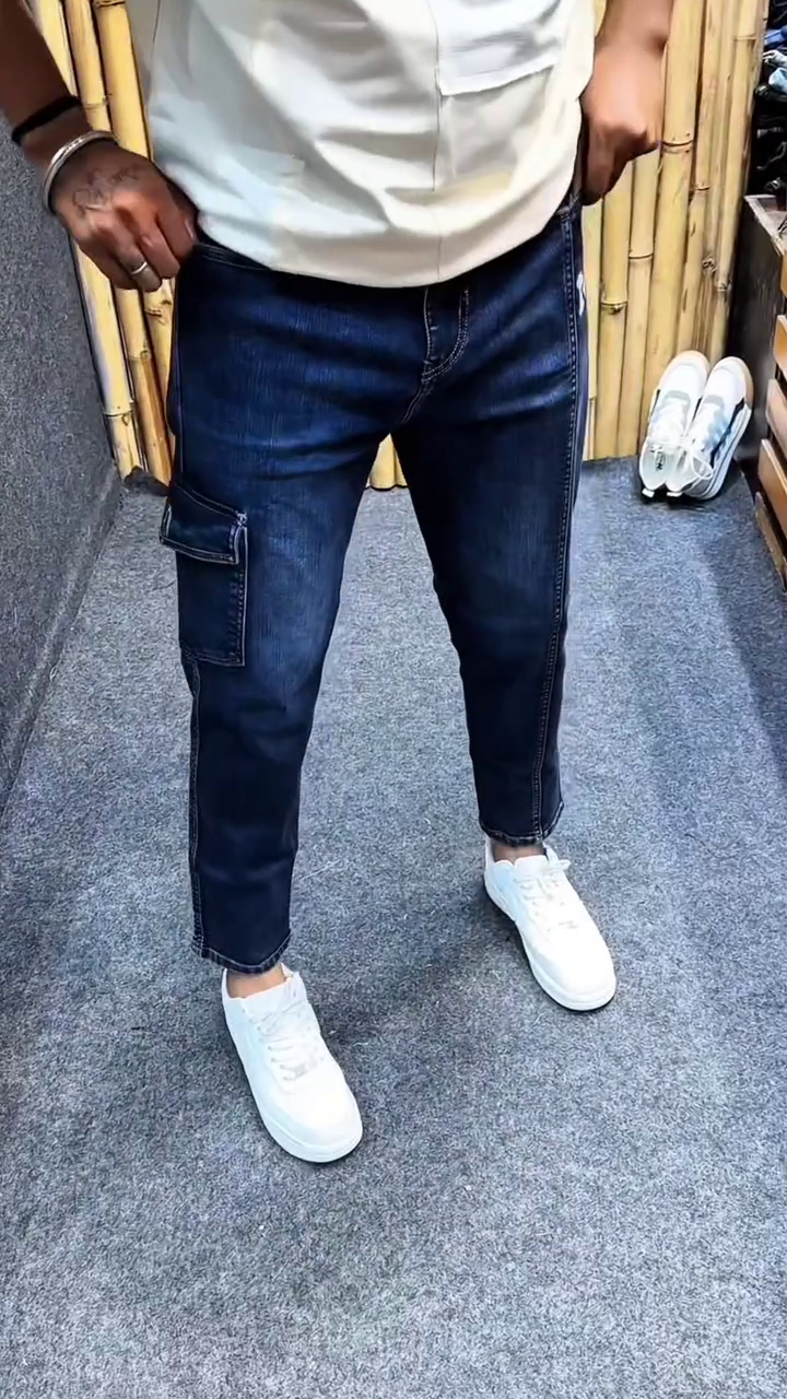 Men Mid-Wash Straight Cargo Jeans