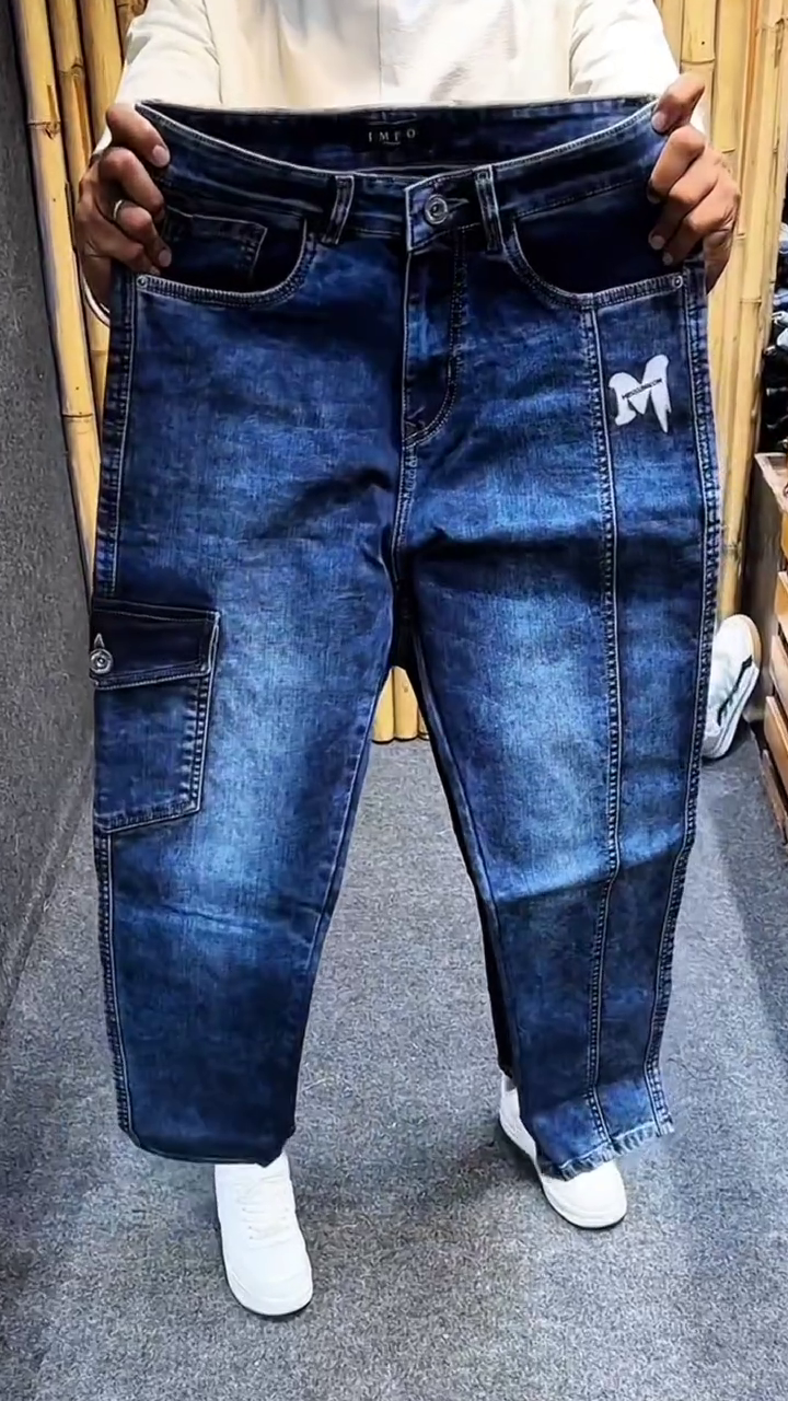 Men Mid-Wash Straight Cargo Jeans - Image 4