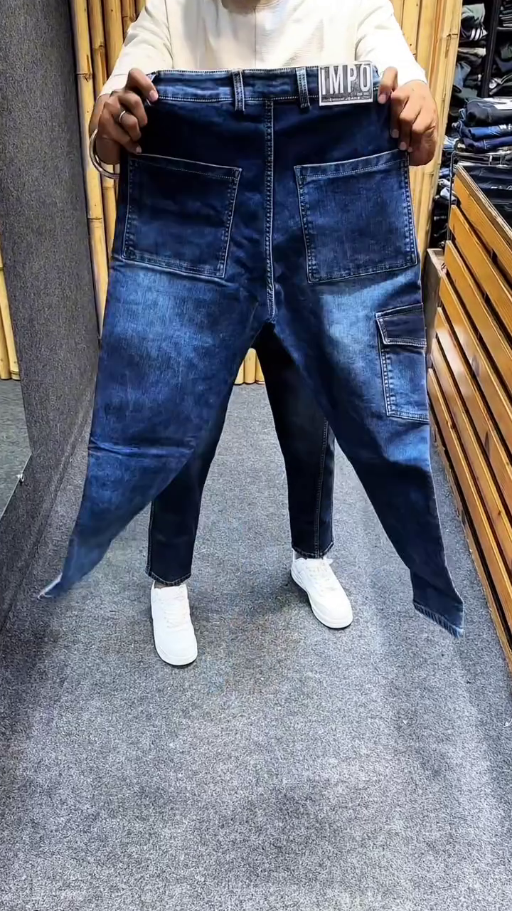 Men Mid-Wash Straight Cargo Jeans - Image 3