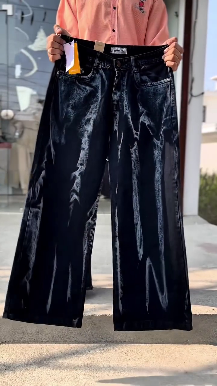 Men Wide Leg Mid-Rise Mildly Distressed Heavy Fade Jeans - Image 5