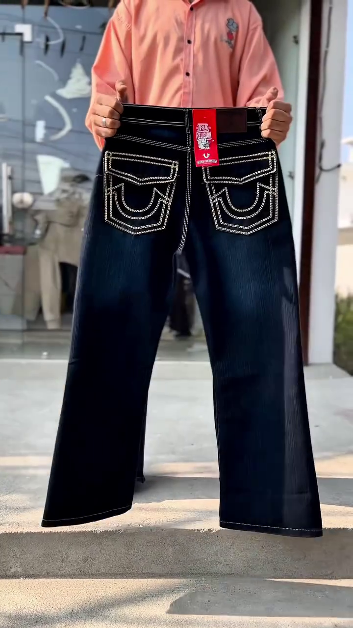 Men Wide Leg Mid-Rise Mildly Distressed Heavy Fade Jeans - Image 4