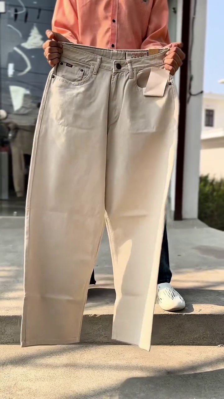 Men Wide Leg Mid-Rise Mildly Distressed Heavy Fade Jeans - Image 3